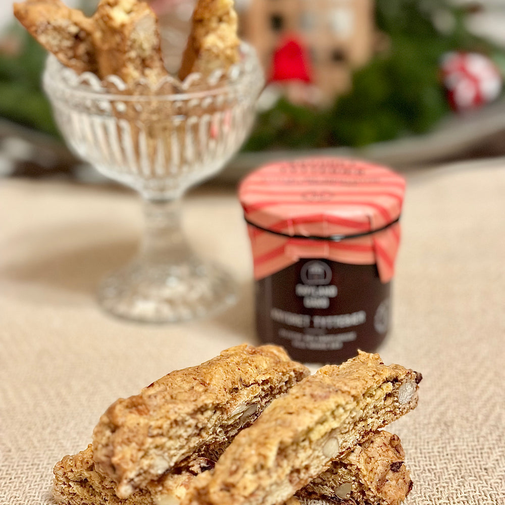 Verdens beste biscotti med smak av jul. Biscotti tilsatt krydret tyttebærsyltetøy fra Røyland Gård