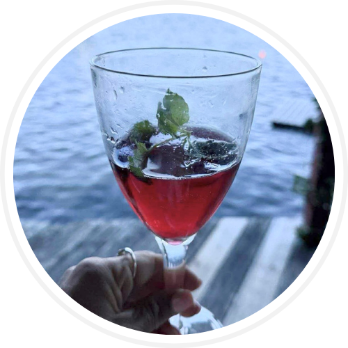 El Diablo-inspirert drink med Drinksirup Skogsbær og akevitt